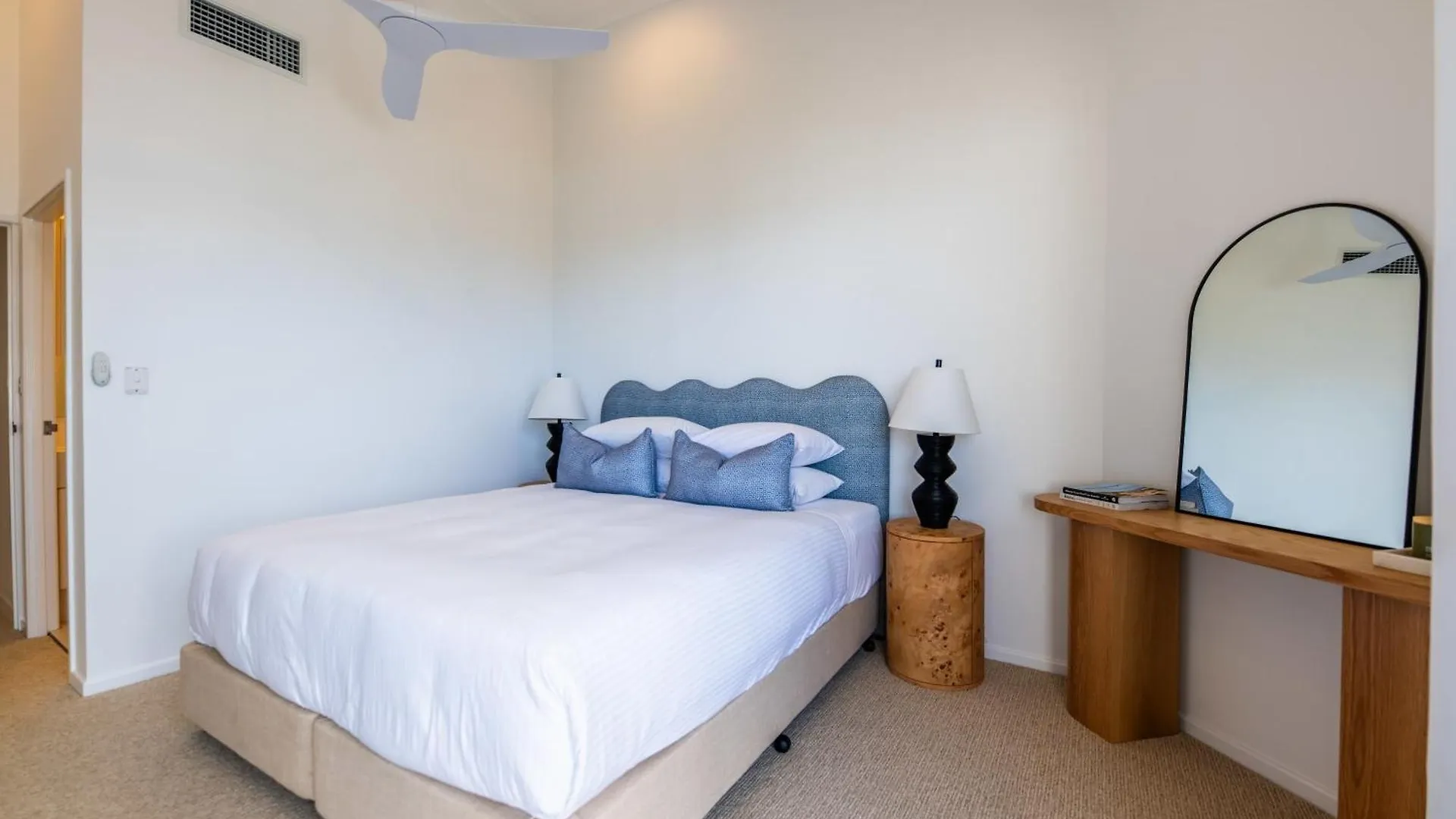 3 Bedrooms 2 Bathrooms Apartment W Parking & Pool Brisbane