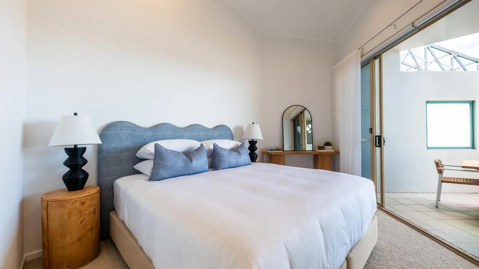 3 Bedrooms 2 Bathrooms Apartment W Parking & Pool Brisbane